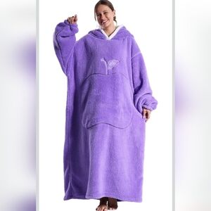 Oversized Hoodie Blanket